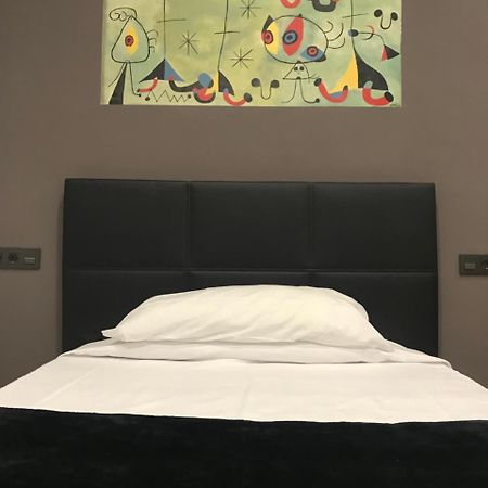 Hostal Eden บาร์เซโลนา ภายนอก รูปภาพ