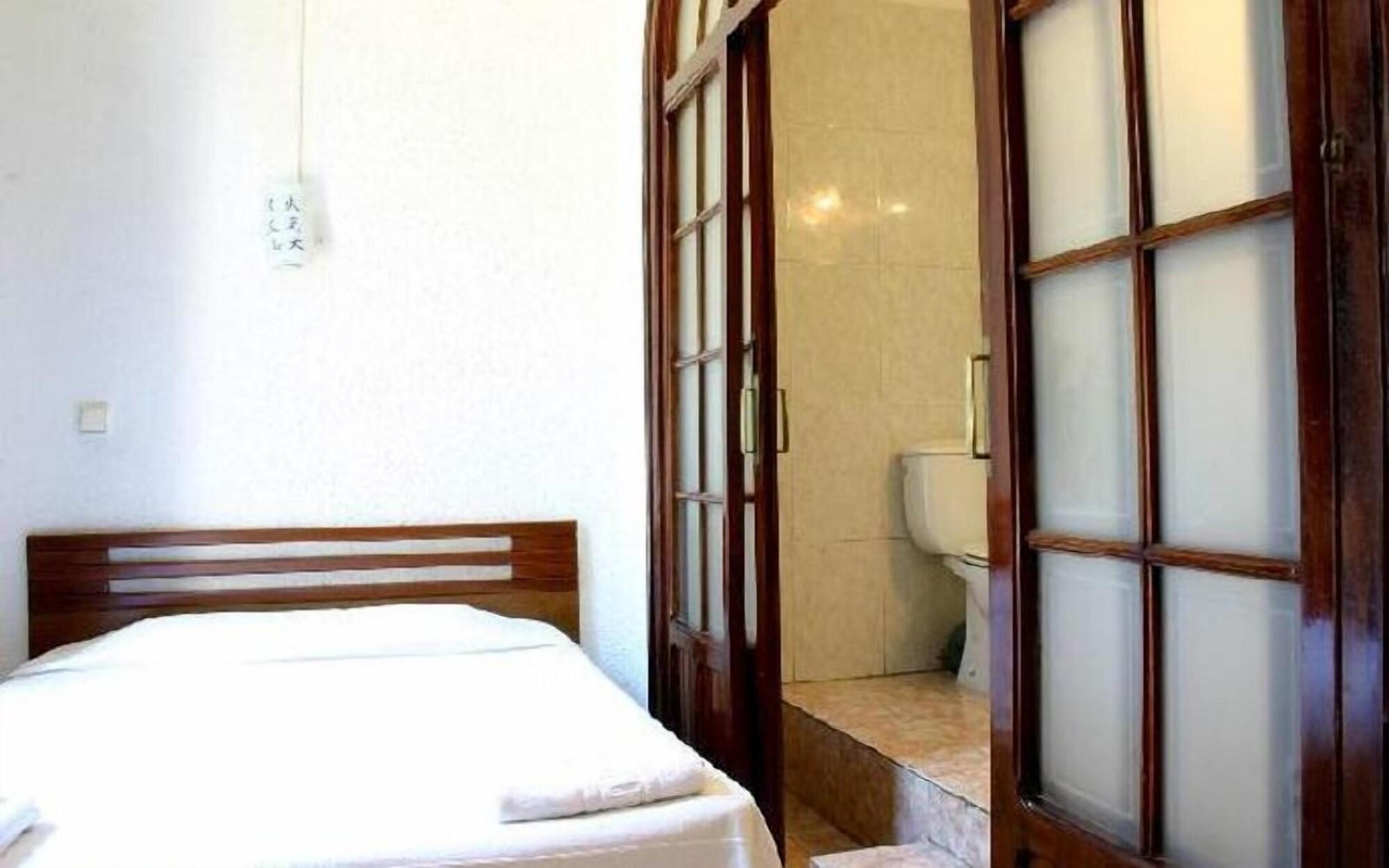 Hostal Eden บาร์เซโลนา ภายนอก รูปภาพ