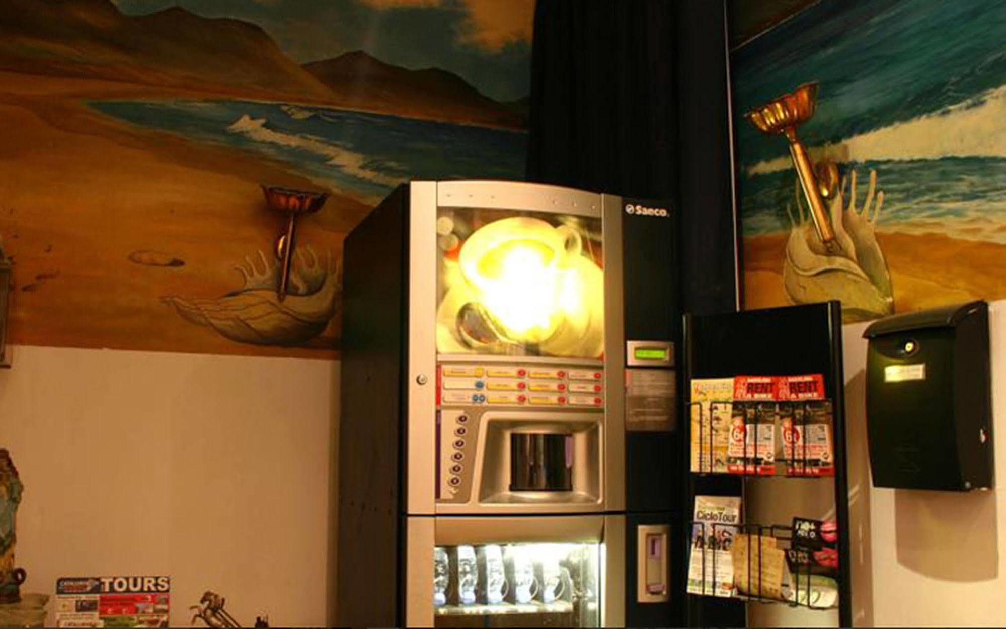 Hostal Eden บาร์เซโลนา ภายนอก รูปภาพ