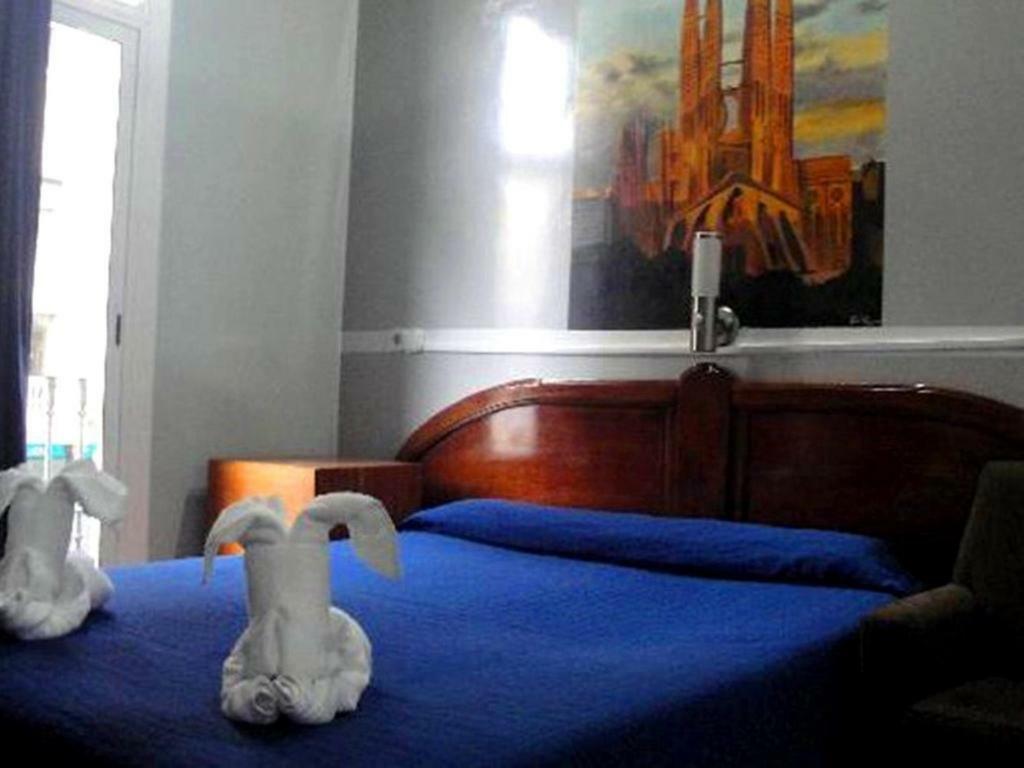 Hostal Eden บาร์เซโลนา ภายนอก รูปภาพ
